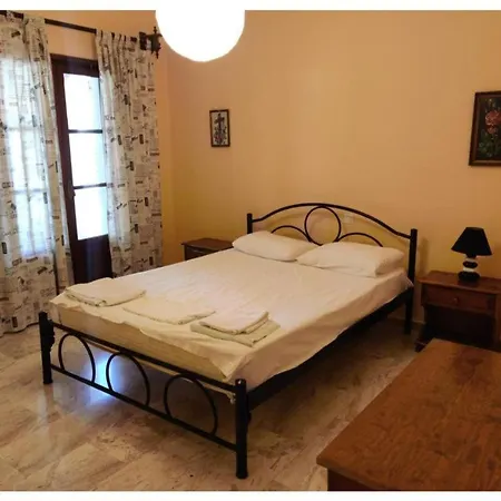 Iokasti Apartament *